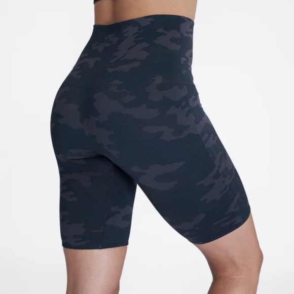 Spanx Look At Me Now Bike Short Black Camo Size XL - Picture 2 of 7